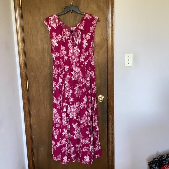 Relisted Torrid floral bohemian dress slits at bottom & keyhole at neckline - Picture 4 of 17